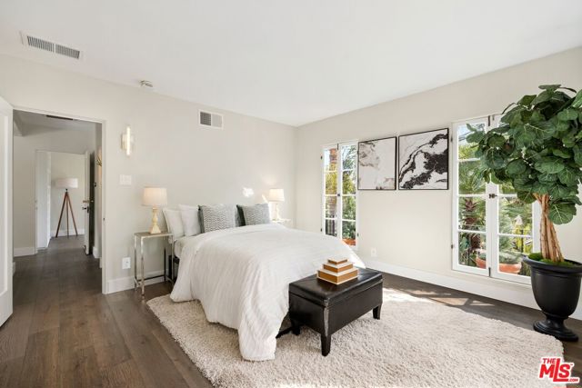 2276 La Granada Drive, Los Angeles CA: https://media.crmls.org/mediaz/31f34319-7983-4898-b8d7-62014fc867d4.jpg