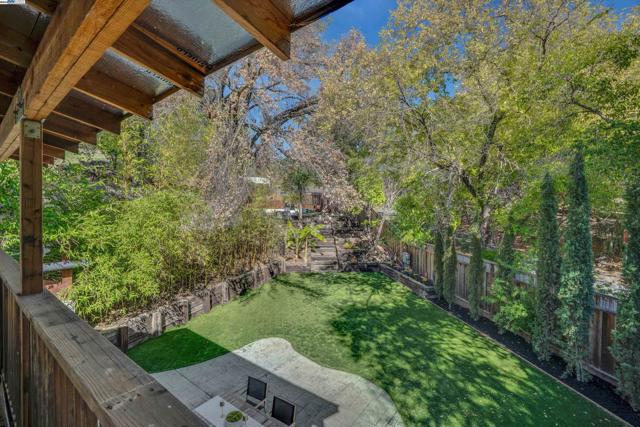 3 Dale Ct, Lafayette CA: https://media.crmls.org/mediaz/31f41b36-3e4e-4616-af80-2250ca3bab6d.jpg