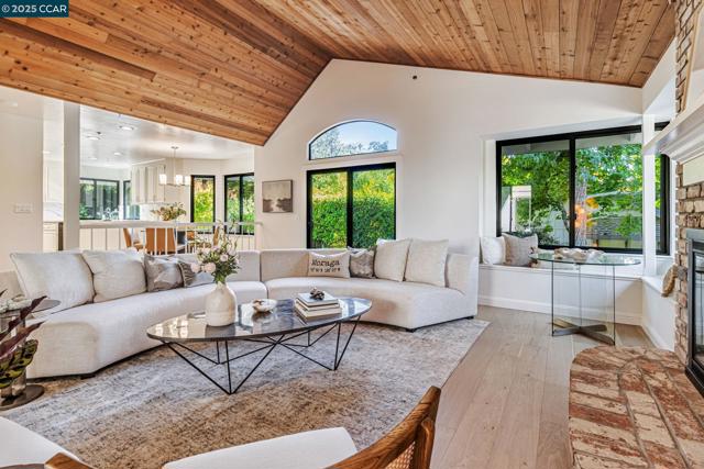 38 Sanders Ranch Rd, Moraga CA: https://media.crmls.org/mediaz/31f4261e-84d8-4f7a-b89e-43f289d002d9.jpg