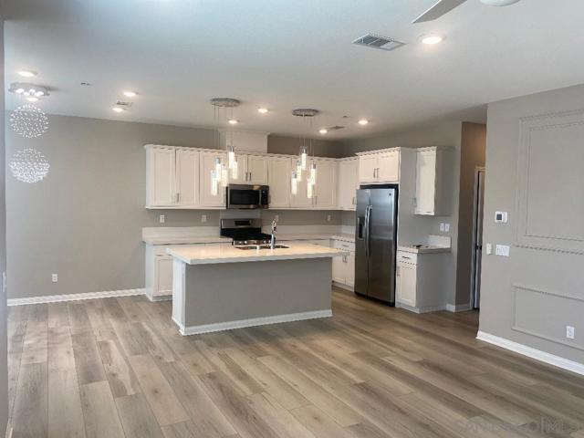 2320 Trevi Circle, Chula Vista CA: https://media.crmls.org/mediaz/31f4ffdb-ee25-4dee-8998-ab2205fe974f.jpg