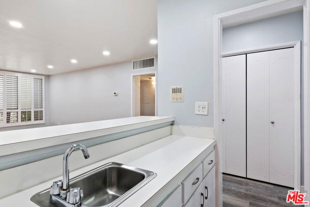 927 N Kings Road, West Hollywood CA: https://media.crmls.org/mediaz/31f5215b-dc4c-4e4b-b7dc-a3609dfc288b.jpg