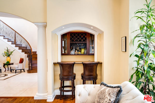 5966 ABERNATHY Drive, Los Angeles CA: https://media.crmls.org/mediaz/31f561d4-8c6c-447a-8f38-b0041b1c08a8.jpg