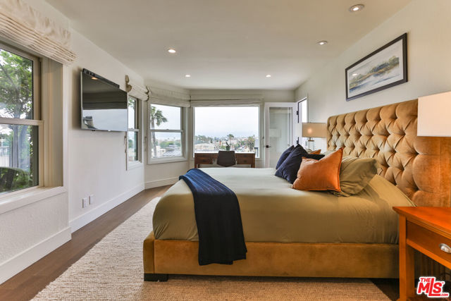 218 Montreal Street, Playa del Rey CA: https://media.crmls.org/mediaz/31f5784c-a2d6-45bd-9813-05d3efcdf98c.jpg