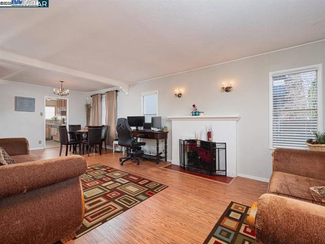 2130 102Nd Ave, Oakland CA: https://media.crmls.org/mediaz/31f5864f-0860-48b9-8302-b30743d6519c.jpg