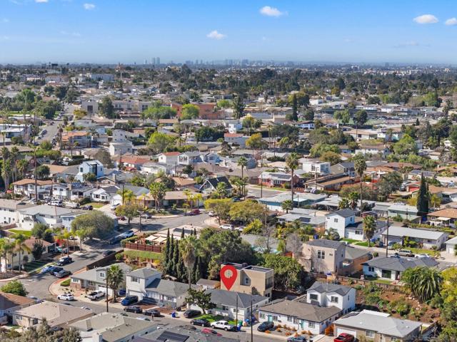 5126 5128 Alumni Pl, San Diego CA: https://media.crmls.org/mediaz/31f6160a-d19e-4aef-a70b-e1340e52f08c.jpg