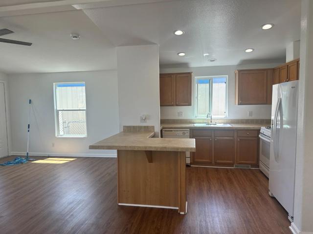 304 Carmel Ave, Marina CA: https://media.crmls.org/mediaz/31f6b357-0f89-4865-91d3-c038d51dbc73.jpg