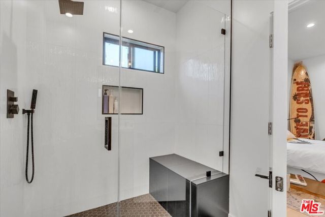 5456 Hazeltine Avenue, Sherman Oaks CA: https://media.crmls.org/mediaz/31f6b53c-f329-44e4-aaed-c907f1bb992f.jpg