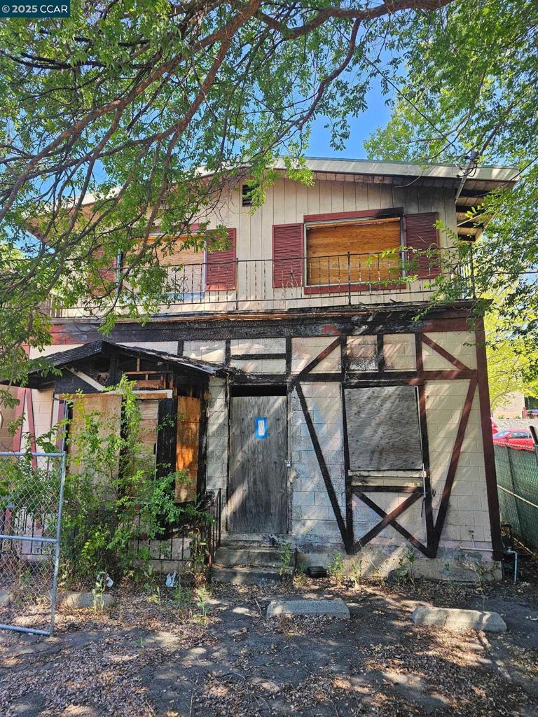 3462 Golden Gate Way