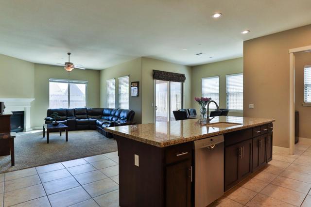 1549 Foxtail Court, Hollister CA: https://media.crmls.org/mediaz/31f6eee6-1662-4fe0-b1dd-5b6fbfcd08a6.jpg