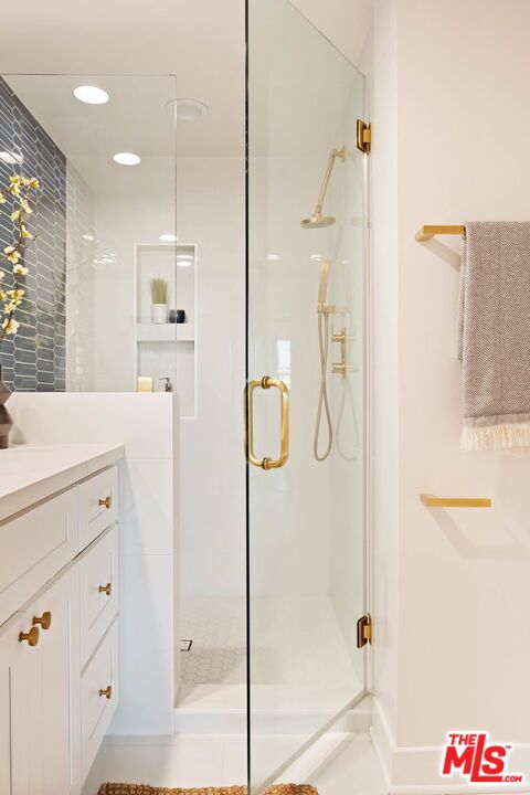 https://media.crmls.org/mediaz/31f74908-b64d-44cd-a40b-5765545fb6e5.jpg?preset=X-Large