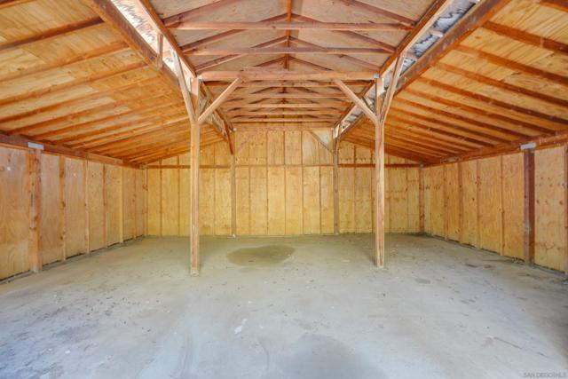 18408 Sweet Ln, Ramona CA: https://media.crmls.org/mediaz/31f7cc28-c8df-4a46-9369-3a1d941dcaaf.jpg