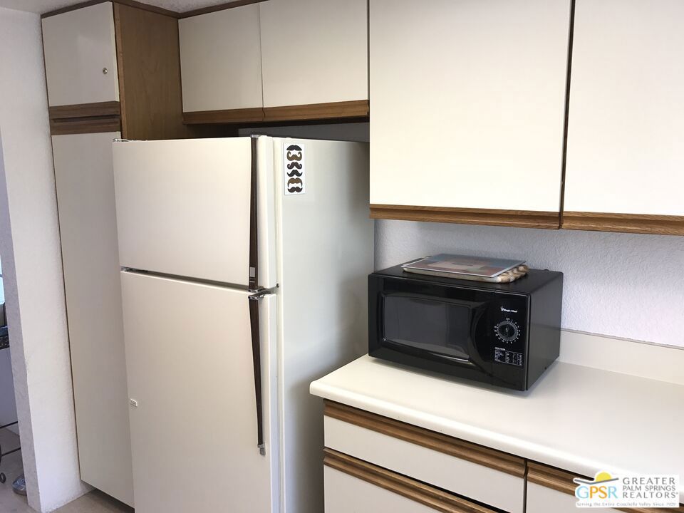 https://media.crmls.org/mediaz/31f7f889-5f60-441a-830c-19d4a64a858a.jpg?preset=X-Large