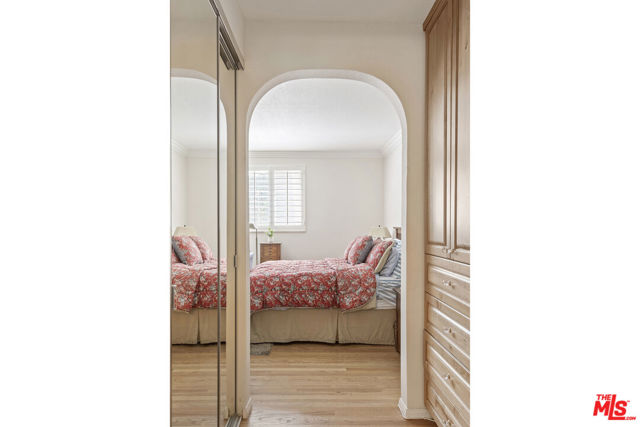 4949 Genesta Avenue, Encino CA: https://media.crmls.org/mediaz/31f80ccf-21c9-4892-a5fb-450b9b191f1c.jpg