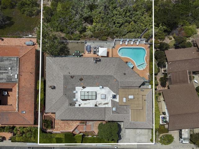 8390 Prestwick Dr, La Jolla CA: https://media.crmls.org/mediaz/31f8389d-dd64-40e5-b84d-45fea4b3c06c.jpg