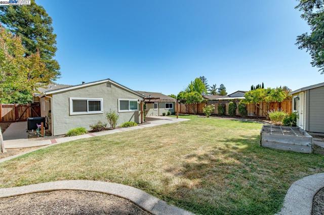 1464 Windsor Way, Livermore CA: https://media.crmls.org/mediaz/31f84d4a-a4bb-4534-8f20-a2f08ca285e6.jpg