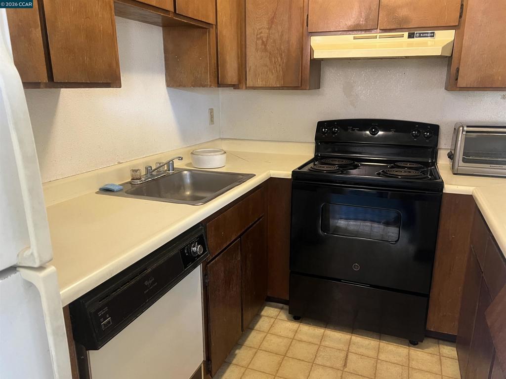 https://media.crmls.org/mediaz/31f8eaa4-7c32-4853-97b1-c2b36f885f4e.jpg?preset=X-Large