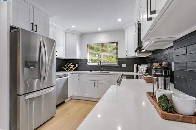 6976 Allegheny Dr, Dublin CA: https://media.crmls.org/mediaz/31f96fde-c8bb-4da6-b046-1821b74d5584.jpg