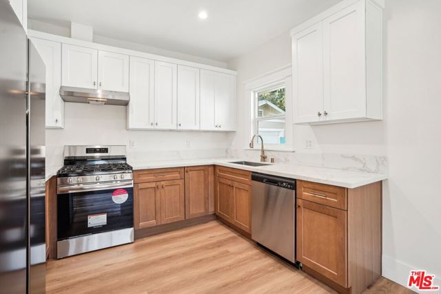 247 S Benton Way, Los Angeles CA: https://media.crmls.org/mediaz/31f9c09f-e507-4036-aa93-eacc59a99dbc.jpg