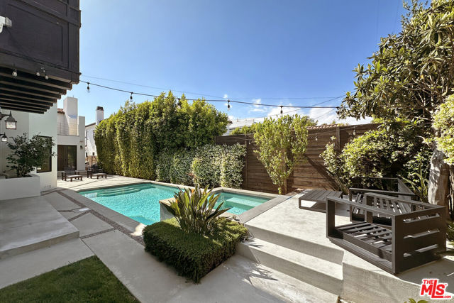 530 N Alta Vista Boulevard, Los Angeles CA: https://media.crmls.org/mediaz/31f9cdd5-c6a8-4765-9faa-155b677421a1.jpg