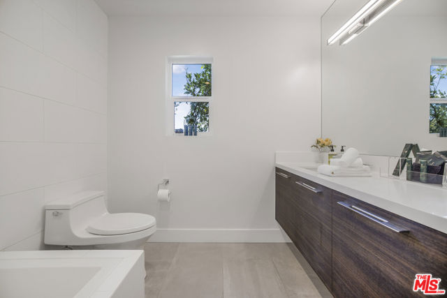 2028 Stradella Road, Los Angeles CA: https://media.crmls.org/mediaz/31f9f3ac-7267-4e0d-8168-bd2332efe1dc.jpg