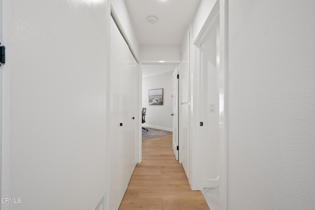 https://media.crmls.org/mediaz/31fa0cc0-a015-4a3f-83d6-f96270803d86.jpg?preset=X-Large
