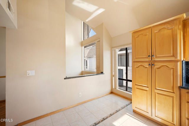1121 E Wilson Avenue, Glendale CA: https://media.crmls.org/mediaz/31fa1fe4-5a41-4118-8160-19ce82432051.jpg