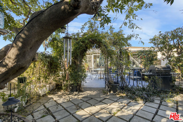 9610 Odessa Avenue, Northridge CA: https://media.crmls.org/mediaz/31fa6e2b-d765-4fc2-8a42-af2b92086074.jpg