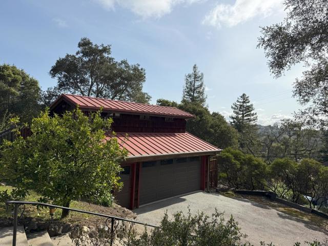 108 Santa Maria Avenue, Portola Valley CA: https://media.crmls.org/mediaz/31fa7238-0b12-4538-a0e6-1678e0d88e76.jpg