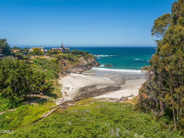 16920 Ocean Drive, Fort Bragg CA: https://media.crmls.org/mediaz/31fb7b9c-3ffc-4095-be4a-78db9f6a1469.jpg