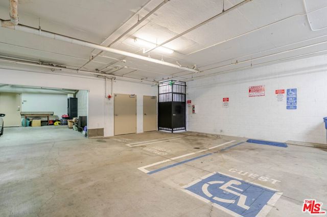 5521 Kester Avenue, Sherman Oaks CA: https://media.crmls.org/mediaz/31fbce4e-b455-4157-a54b-a0e78c2b800d.jpg