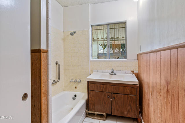 Detail Gallery Image 12 of 20 For 2885 Olive Ave, Altadena,  CA 91001 - 2 Beds | 2 Baths