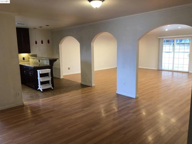 2174 Sugartree Dr, Pittsburg CA: https://media.crmls.org/mediaz/31fc42ef-df80-4b92-80b7-5c764c7e66eb.jpg