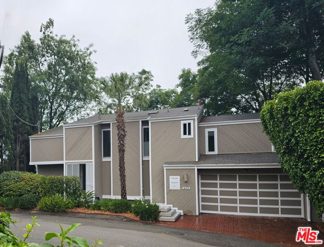 2753 Nichols Canyon Road, Los Angeles CA: https://media.crmls.org/mediaz/31fd6c2e-1dd9-47ec-8565-47441b8e1d41.jpg