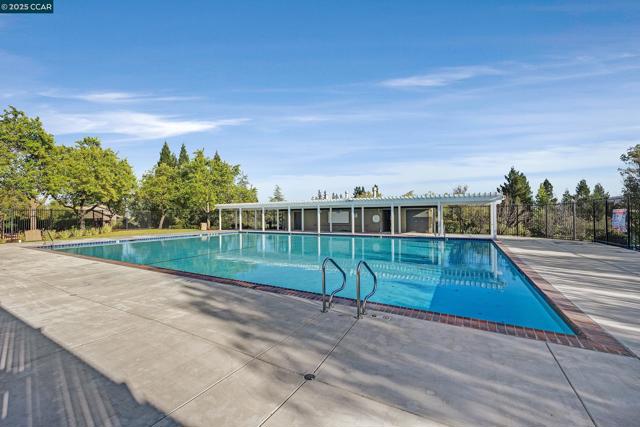 100 Bedford Ct, Danville CA: https://media.crmls.org/mediaz/31fd98ba-decf-4a6d-b065-28394ce8bf1e.jpg