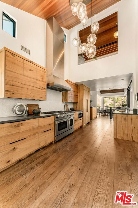 3372 Longridge Terrace photo 8