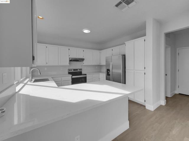 1176 Shadowcliff Ct, Brentwood CA: https://media.crmls.org/mediaz/31fdcd8f-dcc7-4e61-8cf9-421ec1df4bb2.jpg