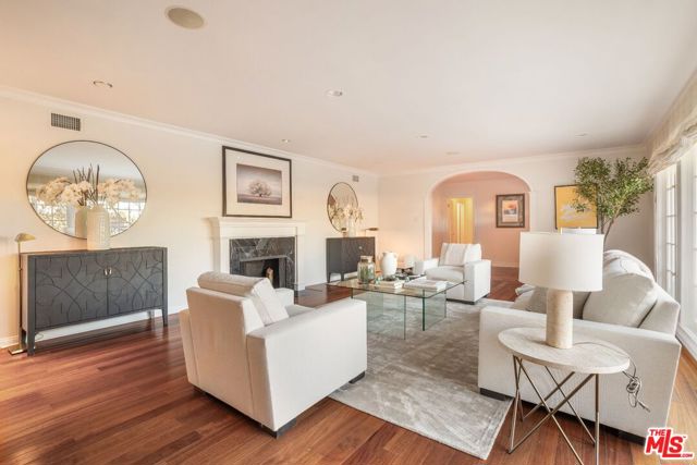 15550 Valley Vista Boulevard, Encino CA: https://media.crmls.org/mediaz/31fe0339-283f-4903-bdfc-209f5fb93237.jpg