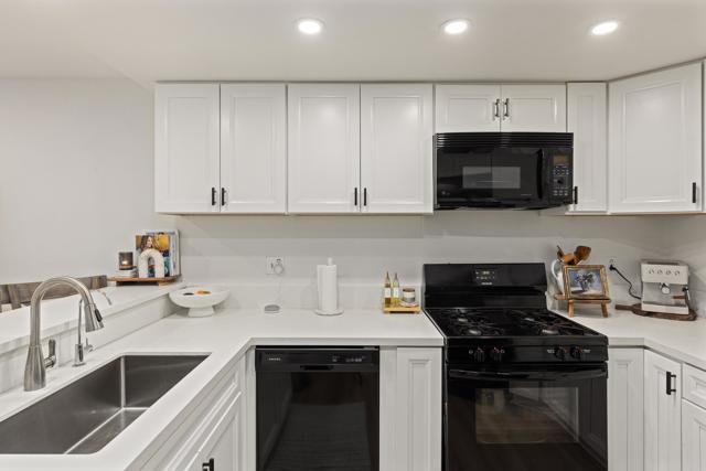 Detail Gallery Image 11 of 35 For 3992 60th St #113,  San Diego,  CA 92115 - 3 Beds | 2/1 Baths