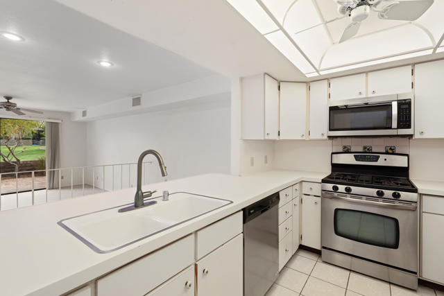 157 Calle Bravo, Palm Springs CA: https://media.crmls.org/mediaz/31fea373-7d2a-4864-b368-75452ddc7701.jpg