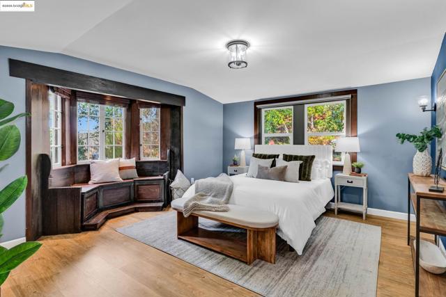 6141 Merriewood Dr, Oakland CA: https://media.crmls.org/mediaz/31feb3de-edd7-48b0-97fc-de40b8818aca.jpg