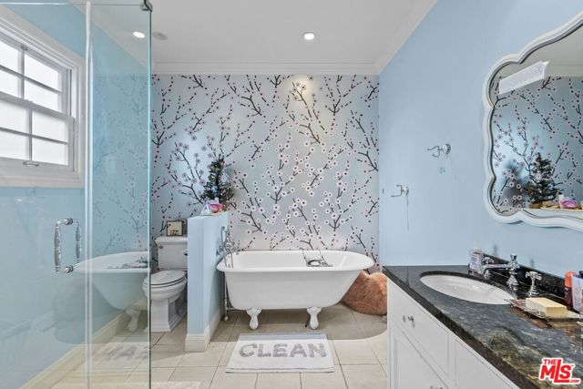 9528 W Olympic Boulevard, Beverly Hills CA: https://media.crmls.org/mediaz/31ff07ee-9bd7-46bc-a00b-c3cc914d608f.jpg