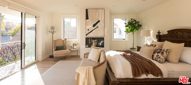 1113 Amherst Avenue, Los Angeles CA: https://media.crmls.org/mediaz/32004111-75a9-49b8-945d-d118225edf38.jpg