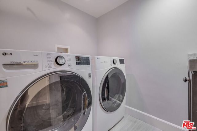 6537 Hedding Street, Los Angeles CA: https://media.crmls.org/mediaz/320093cb-66c3-43a3-b57f-52923c476f77.jpg