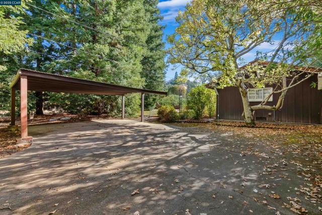 2339 Tice Valley Blvd, Walnut Creek CA: https://media.crmls.org/mediaz/3200f955-fc0c-4e38-b856-87c5de4362c5.jpg