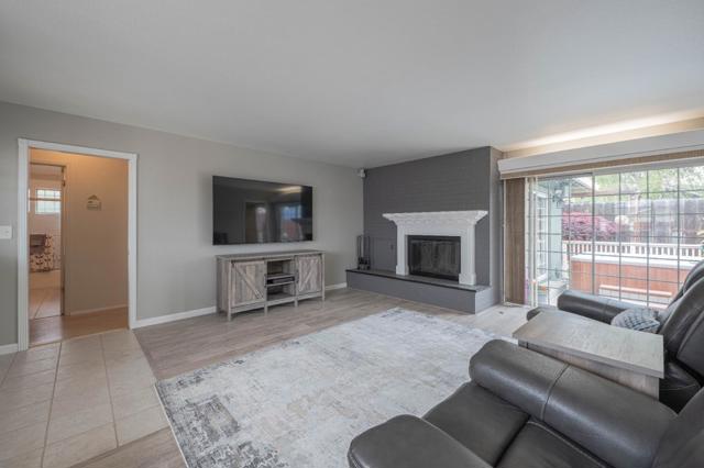 607 La Mesa Drive, Salinas CA: https://media.crmls.org/mediaz/32011339-4a35-498a-b2d1-fdd507ba619f.jpg