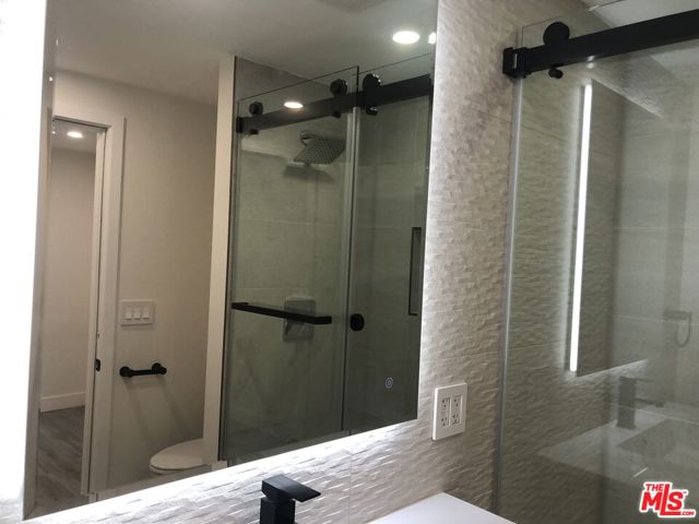 6900 Treasure Trail, Los Angeles CA: https://media.crmls.org/mediaz/320130ab-5416-49c2-87f9-3c14d12495ad.jpg