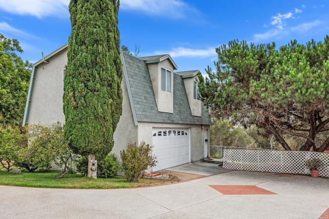Detail Gallery Image 3 of 10 For 1292 Sunset Dr, Vista,  CA 92081 - 4 Beds | 3 Baths