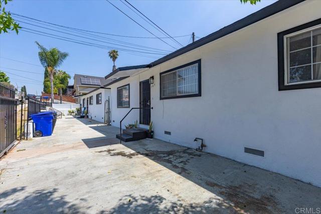 539 45 S 36th Street, San Diego CA: https://media.crmls.org/mediaz/3201f569-1a0f-419c-84e6-799fc2f2ea21.jpg