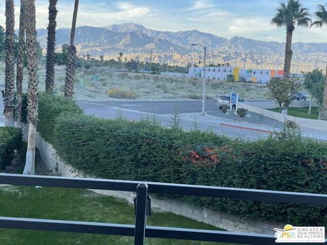 470 N Villa Court #213, Palm Springs, CA 92262