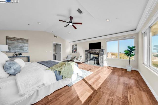 48912 Crown Ridge Cmn, Fremont CA: https://media.crmls.org/mediaz/3202da01-1484-4a7b-9c65-0c4bf3764655.jpg